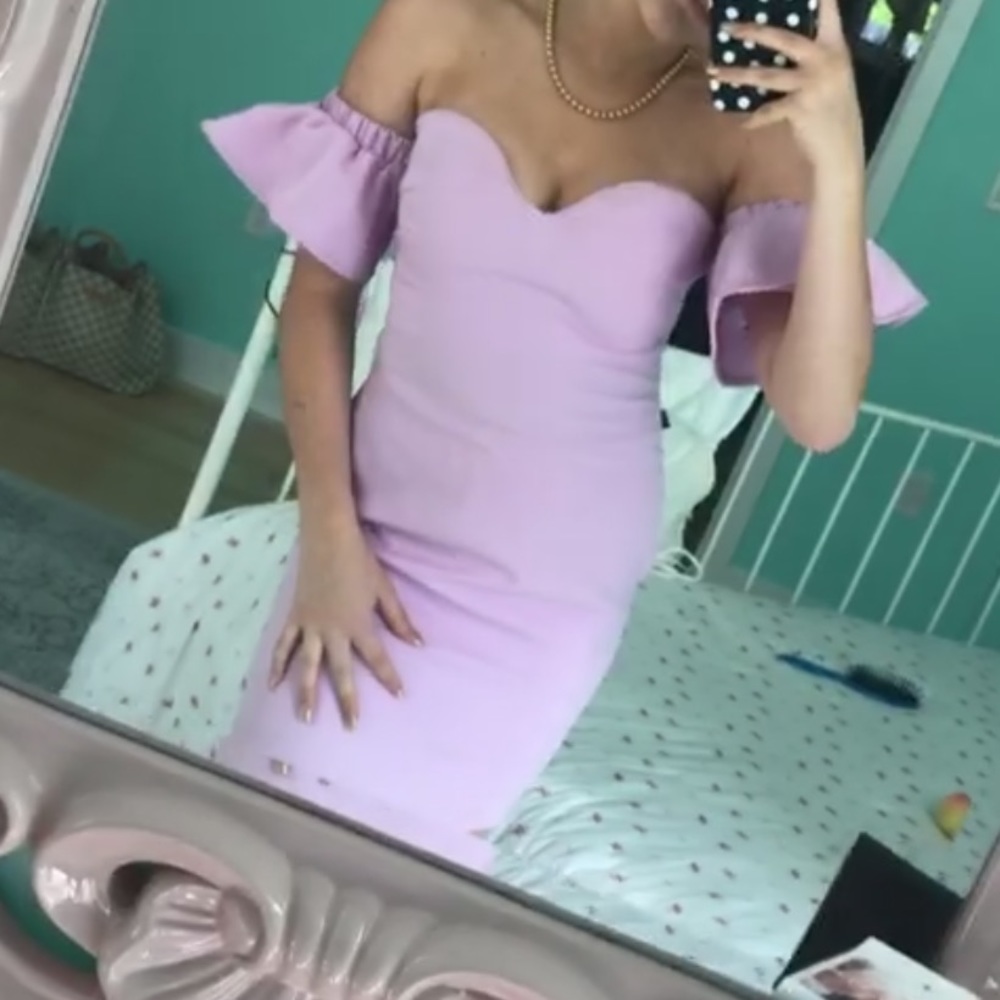 SHOP 17 LAVENDER FITTED DRESS 🍬 great condition!!
